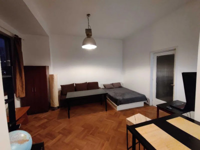 Garsonieră 40 mp – Cișmigiu, etaj 3/6, centrală proprie, 8 min Universitate