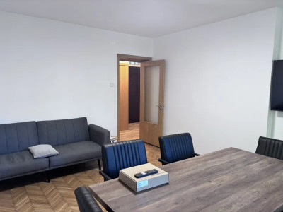 Apartament de 2 camere, 45 mp, centrala, balcon, zona Primăverii 