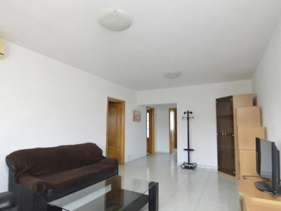 Apartament de 3 camere, 101 mp, semidecomandat, aproape de metrou, zona Unirii