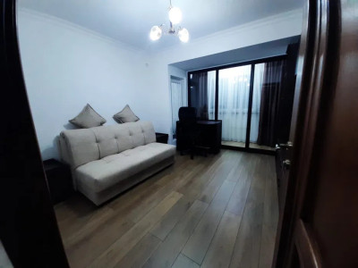 Apartament de 2 camere, 65 mp, la un minut de metrou, ccnetrala proprie, Obor