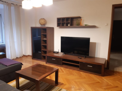 Apartament de 2 camere, balcon,  metrou, parc, zona Unirii