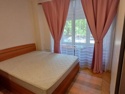 Apartament de 2 camere, balcon,  metrou, parc, zona Unirii