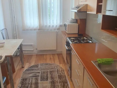 Apartament de 2 camere, decomandata, 55 mp, balcon, metrou, zona Vitan